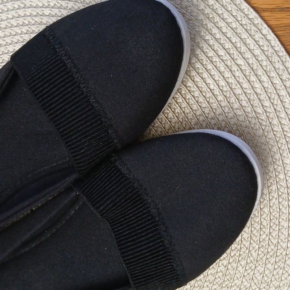 Basic Editions Women's Black Canvas - Picture 3 of 4